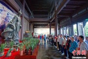 六爻简单两岸同胞端午祭屈原