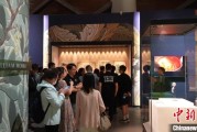 六爻简单百年典藏首渡重洋 124套英国工艺美术运动珍品亮相天津