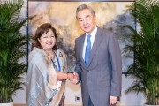六爻简单王毅会见尼泊尔外长阿祖
